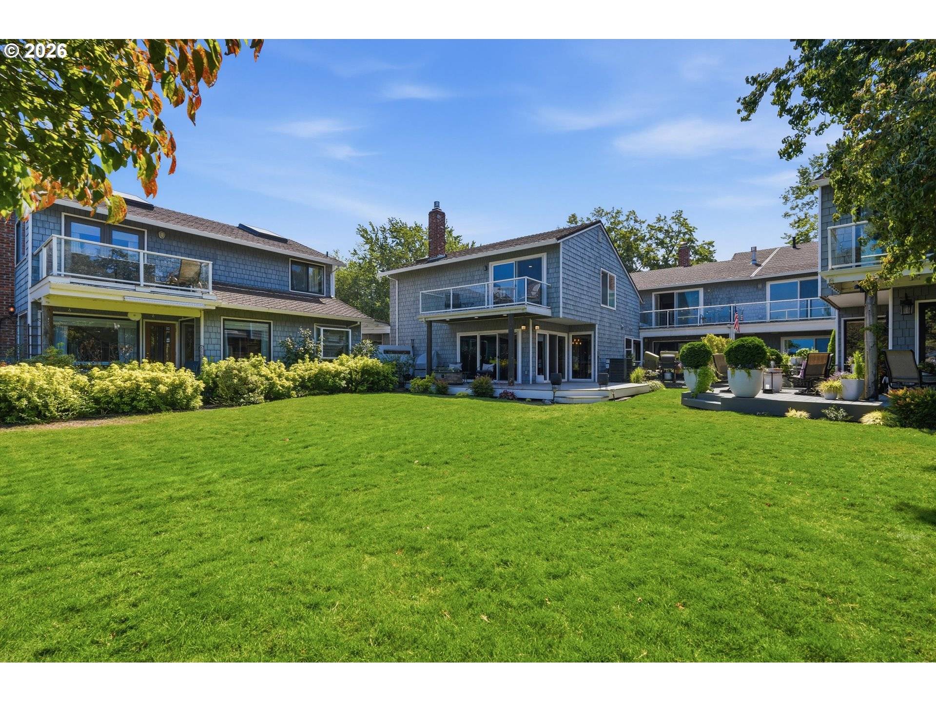 627 N TOMAHAWK ISLAND DR, Portland, OR 97217