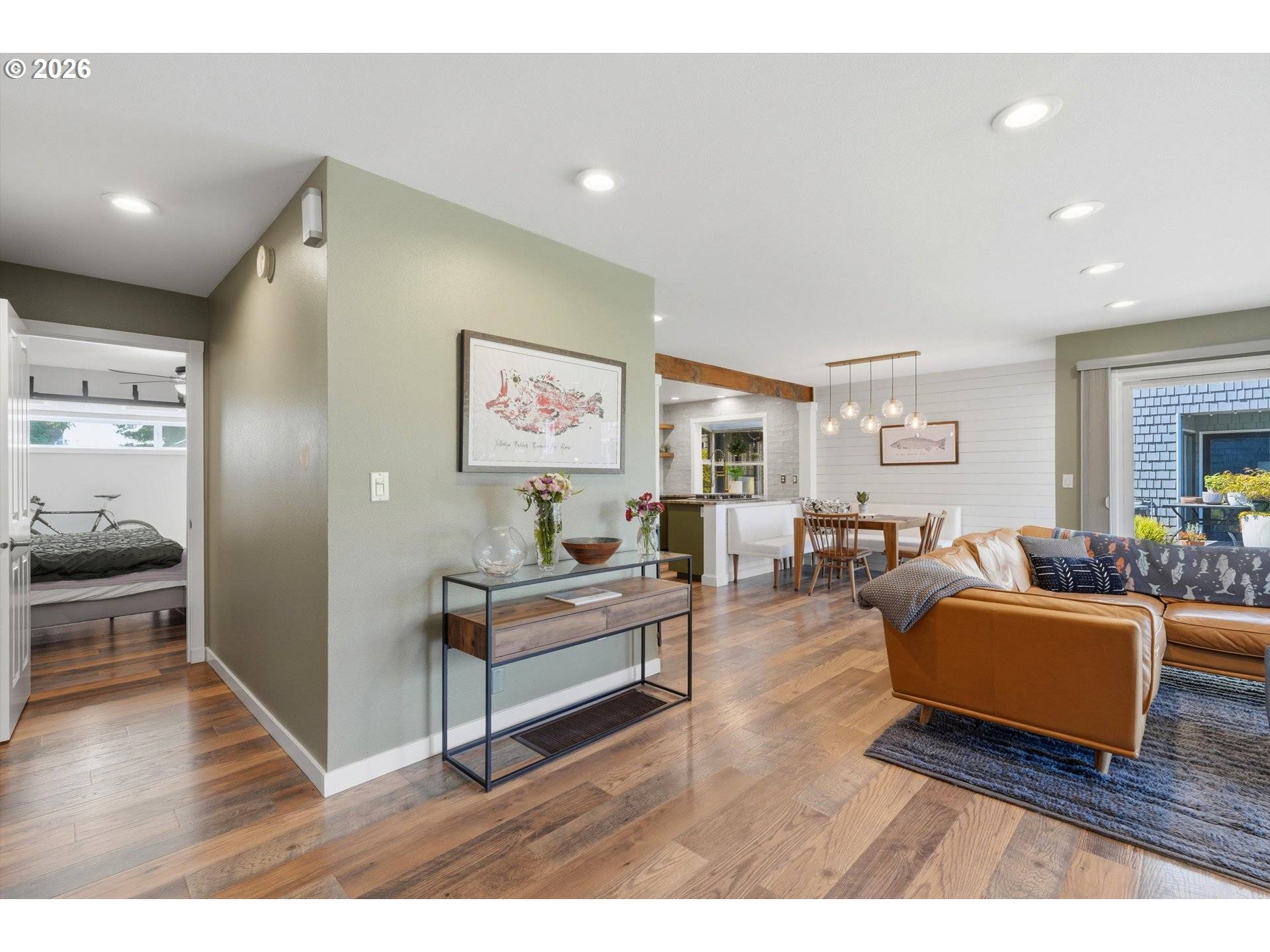 627 N TOMAHAWK ISLAND DR, Portland, OR 97217
