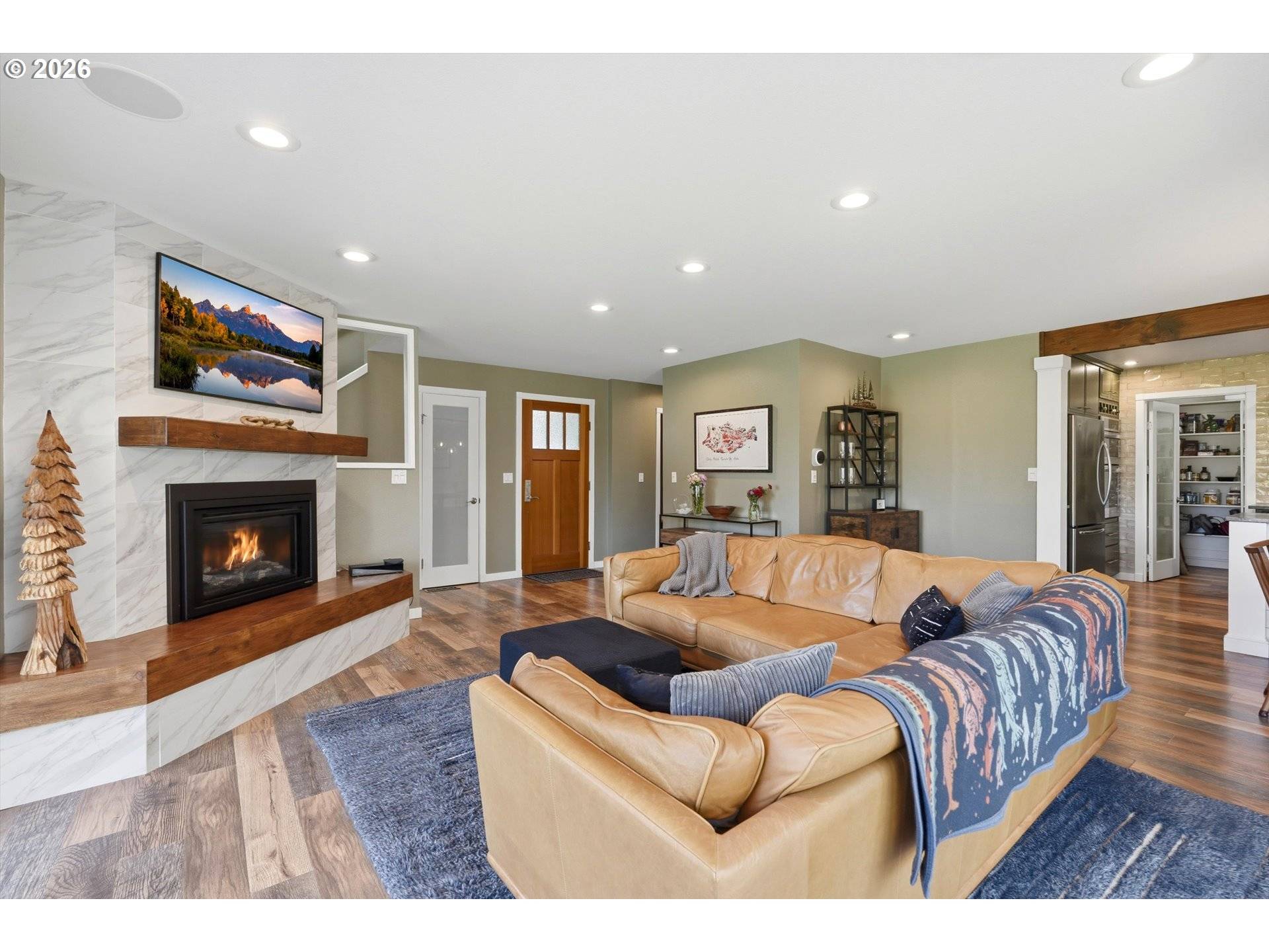 627 N TOMAHAWK ISLAND DR, Portland, OR 97217