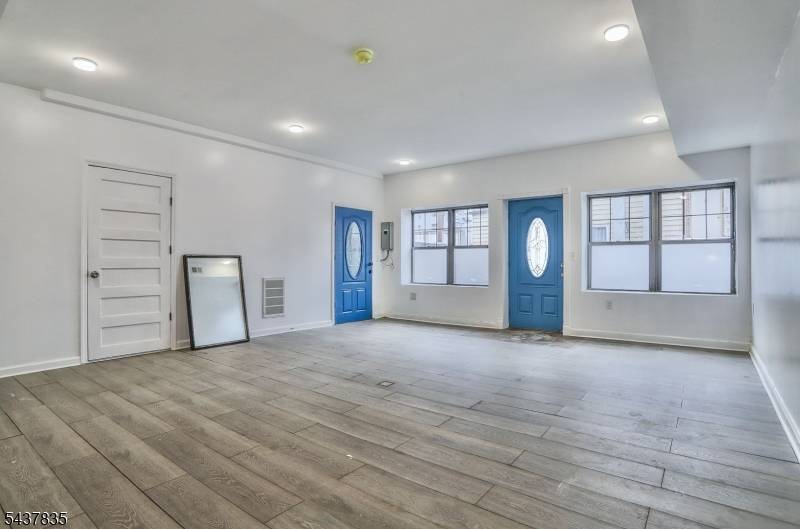 9017 Riverside Pl, North Bergen Twp., NJ 07047