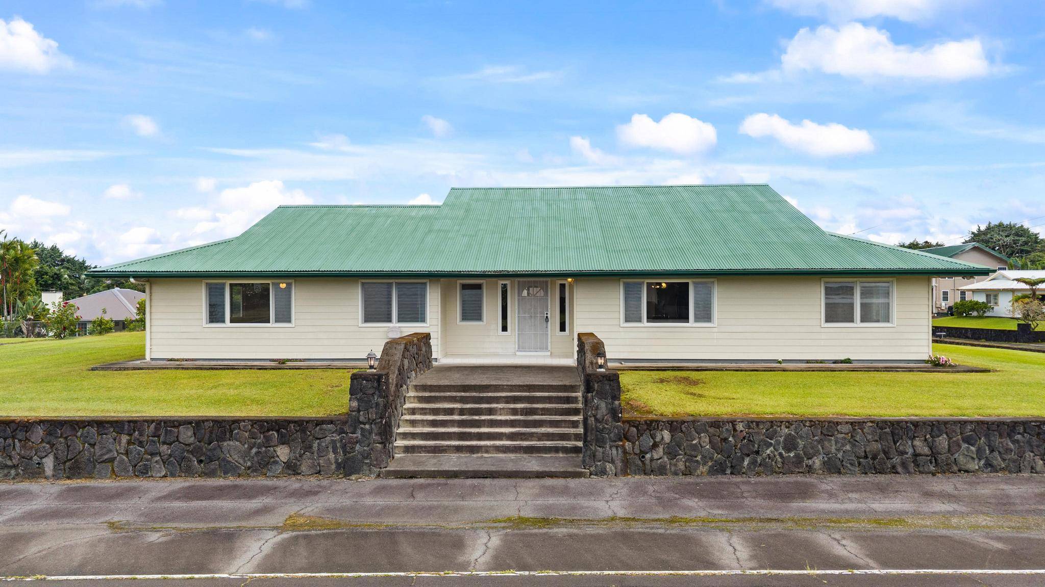 121 MAKA HINU ST, Hilo, HI 96720