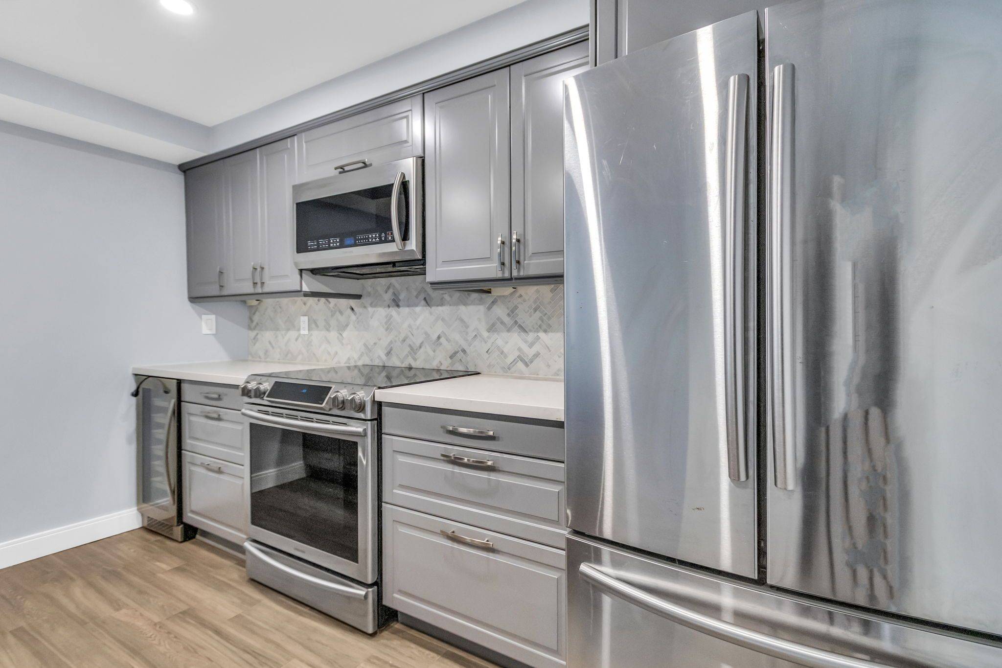 356 Mcrae DR #406, Toronto C11, ON M4G 4G4