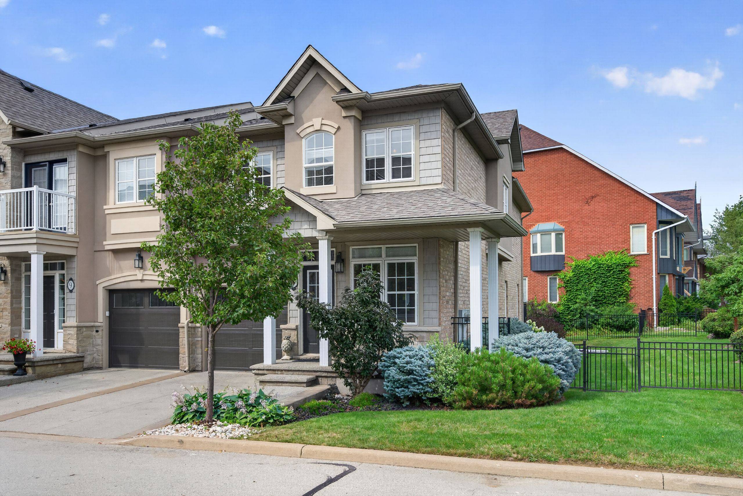 31 Sunvale PL #8, Hamilton, ON L8E 4Z6
