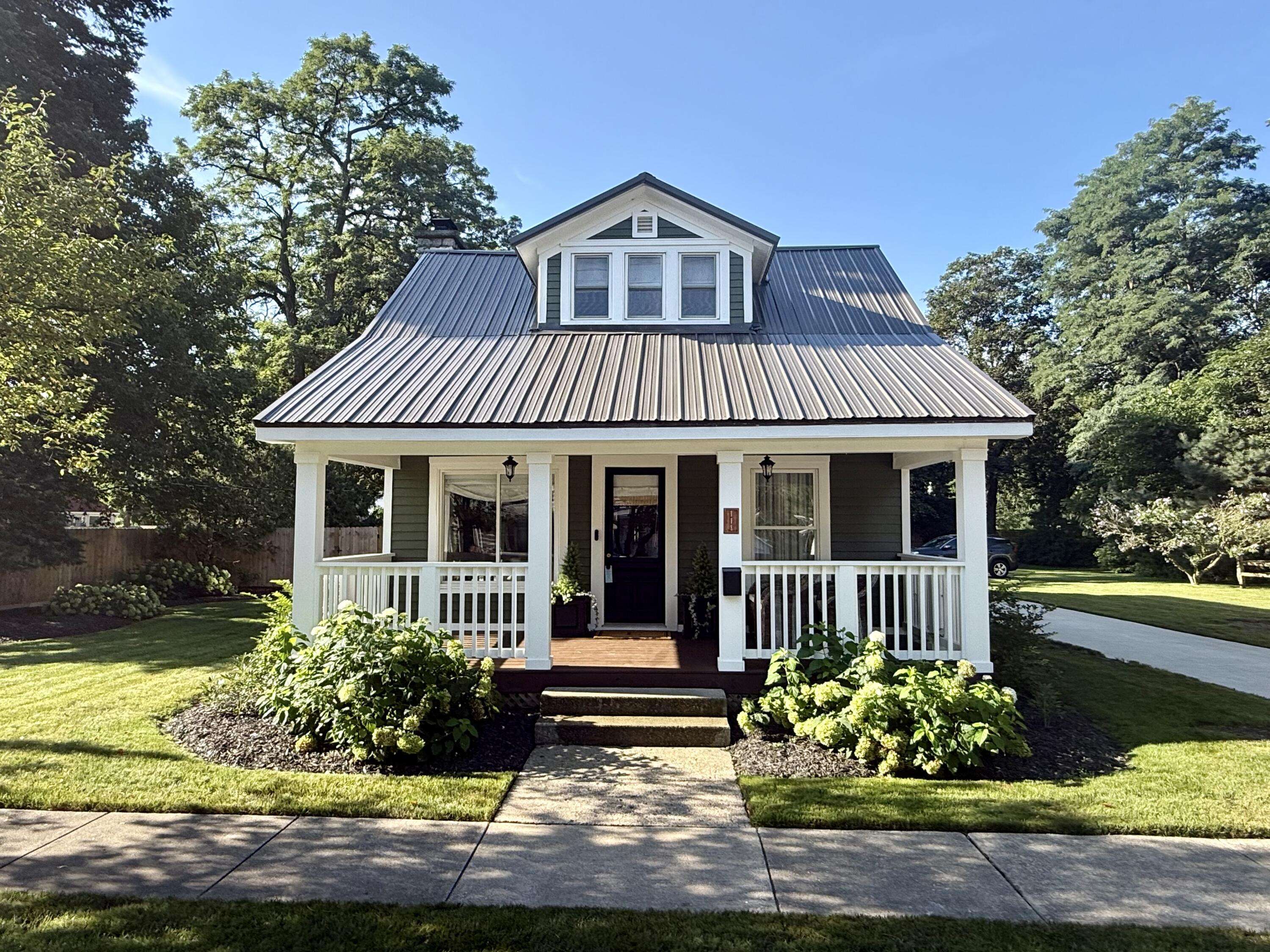 114 Cedar ST, Paw Paw Vllg, MI 49079