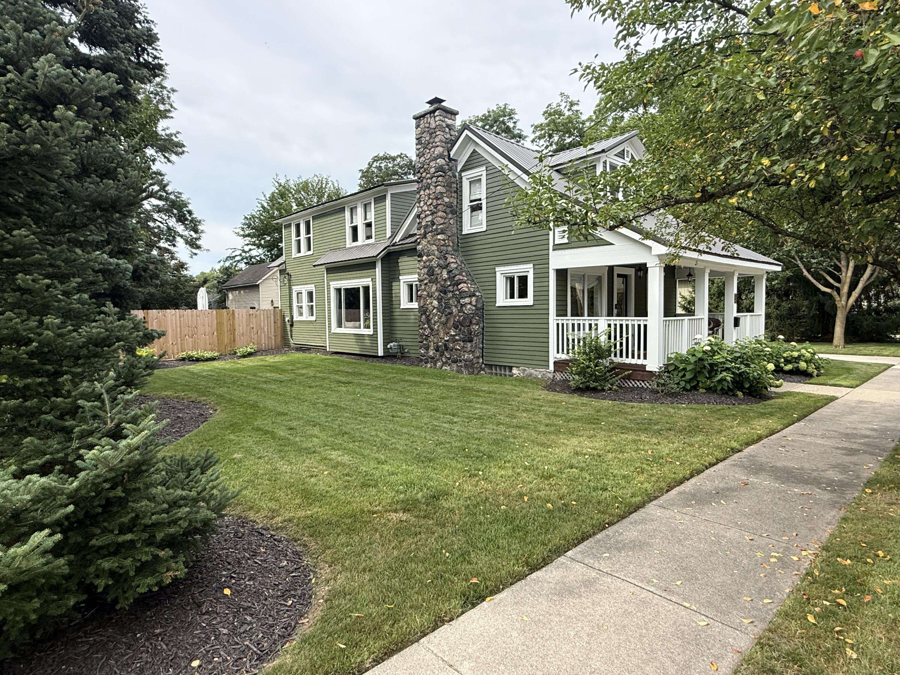 114 Cedar ST, Paw Paw Vllg, MI 49079