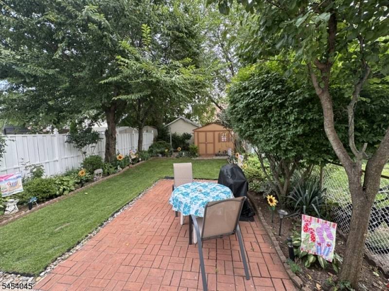 582 Garden Ave, Woodbridge Twp., NJ 07095