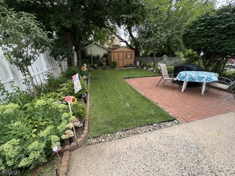 582 Garden Ave, Woodbridge Twp., NJ 07095