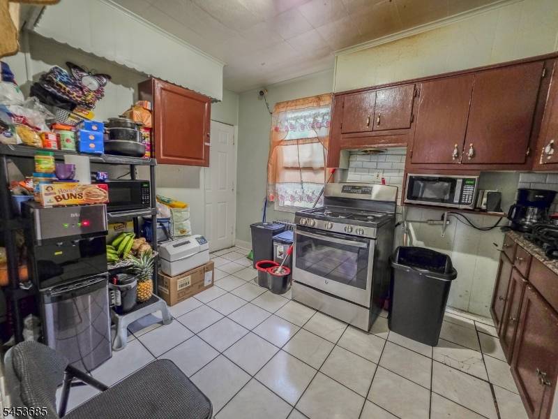 10 Ball St, New Brunswick City, NJ 08901