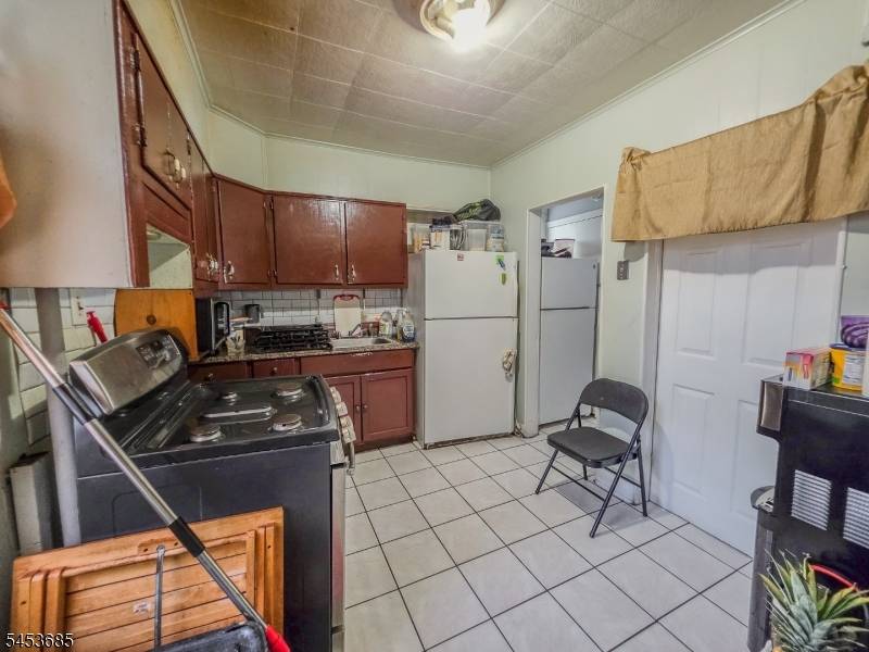 10 Ball St, New Brunswick City, NJ 08901