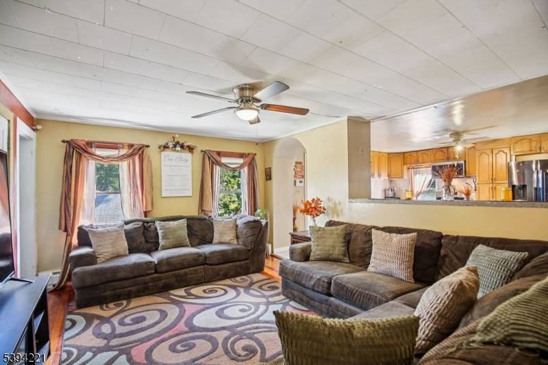 369 Queens Ct, Ridgewood Village, NJ 07450
