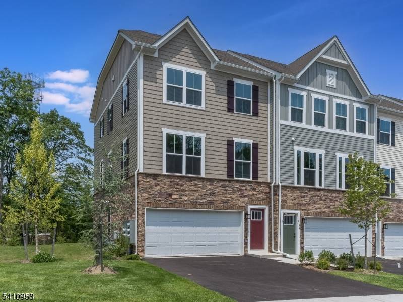 31 Force Dr, Mount Olive Twp., NJ 07828