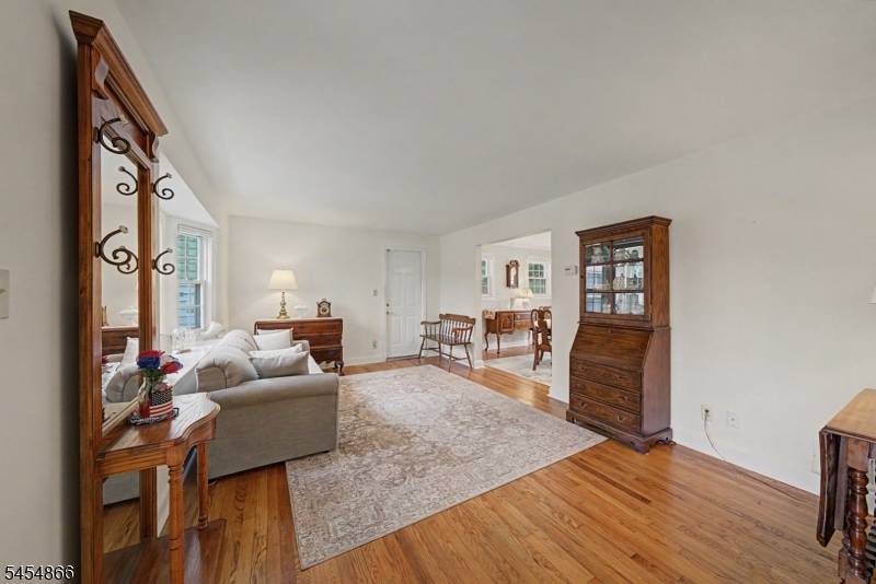 91 Cedar St, Cedar Grove Twp., NJ 07009
