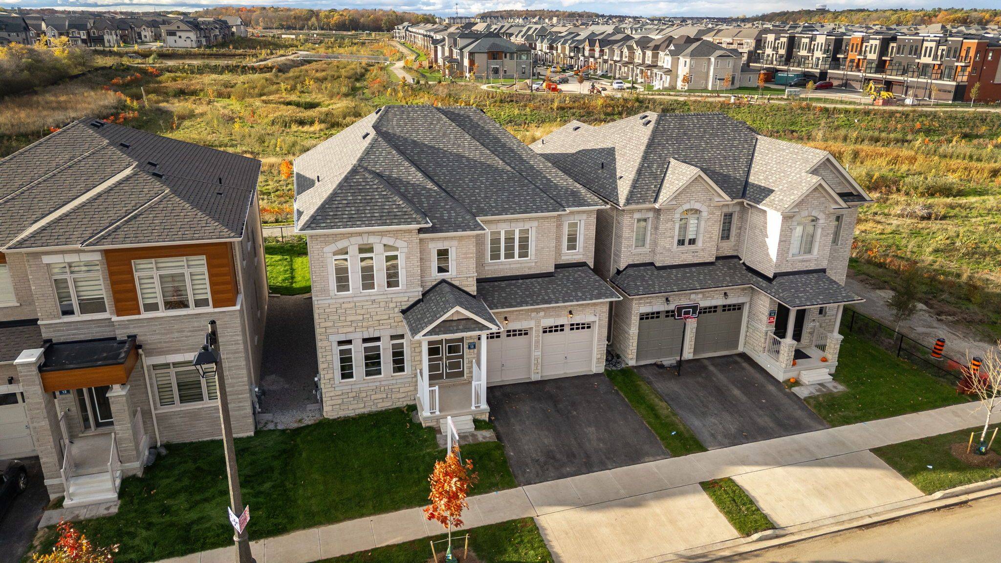 37 North Park BLVD, Oakville, ON L6M 0W8