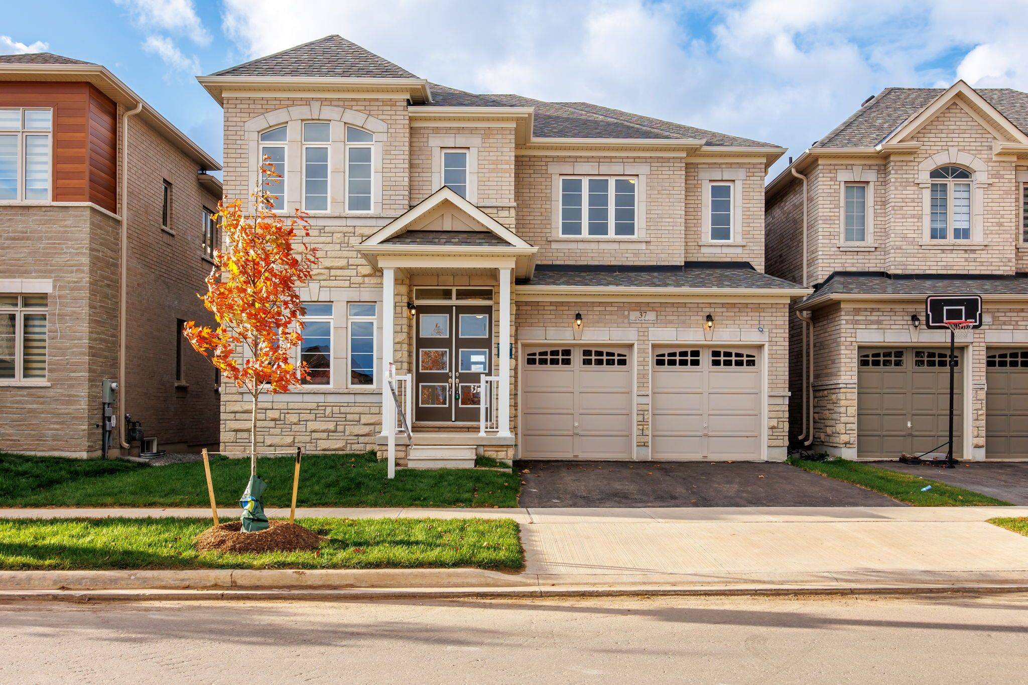 37 North Park BLVD, Oakville, ON L6M 0W8