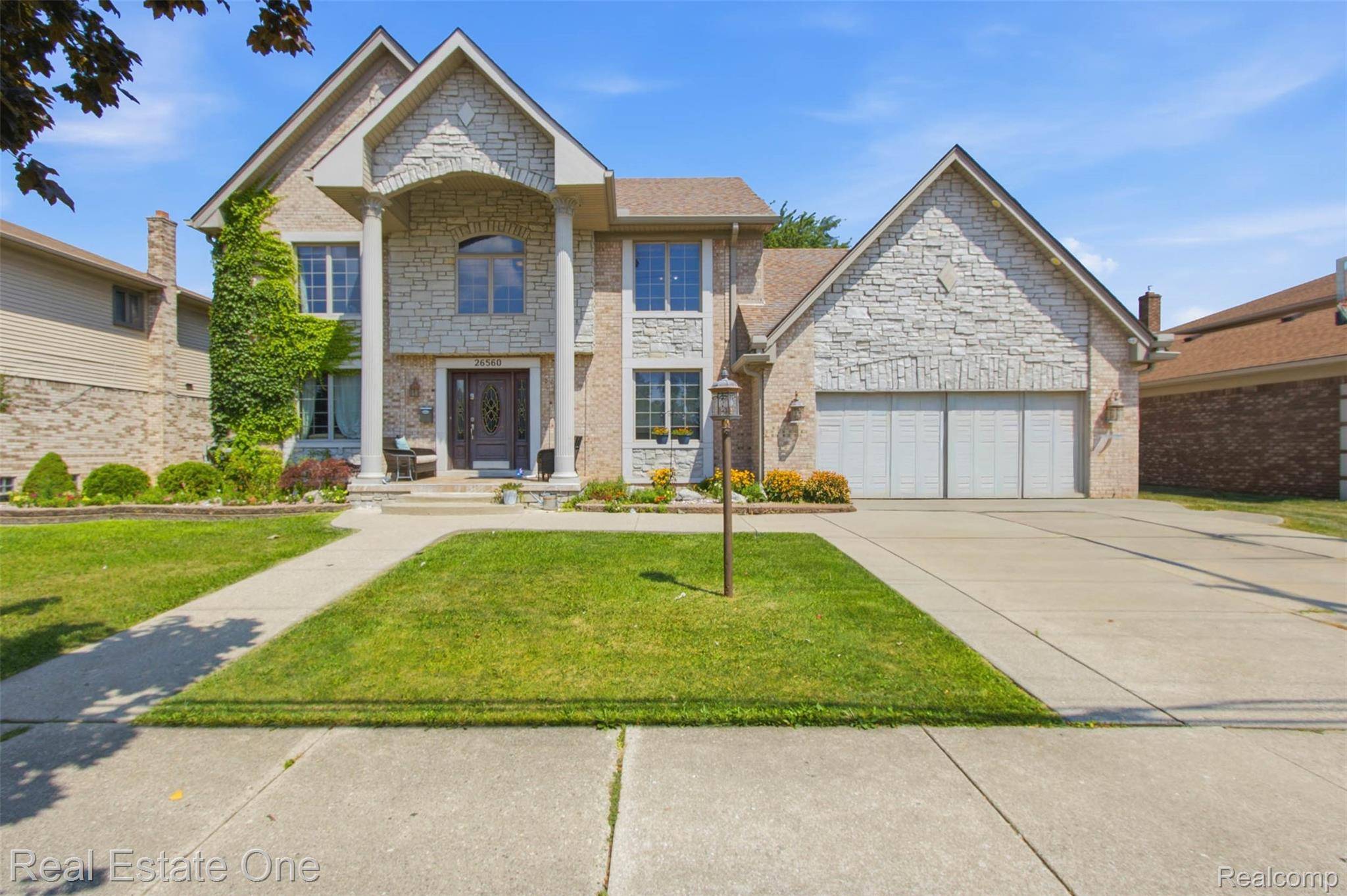 26560 Wilson DR, Dearborn Heights, MI 48127