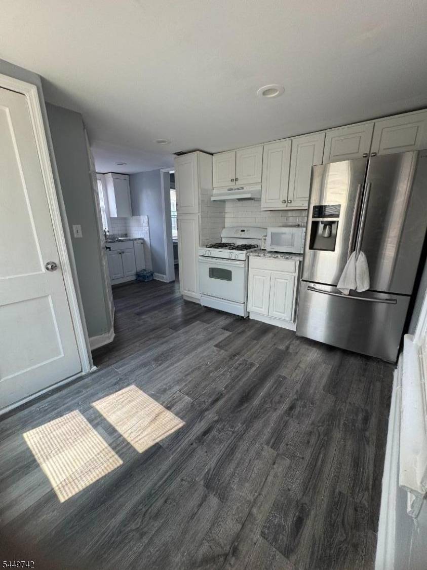 72 Charles St, Carteret Boro, NJ 07008