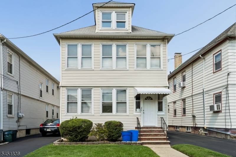537 Maple Ave, Elizabeth City, NJ 07202