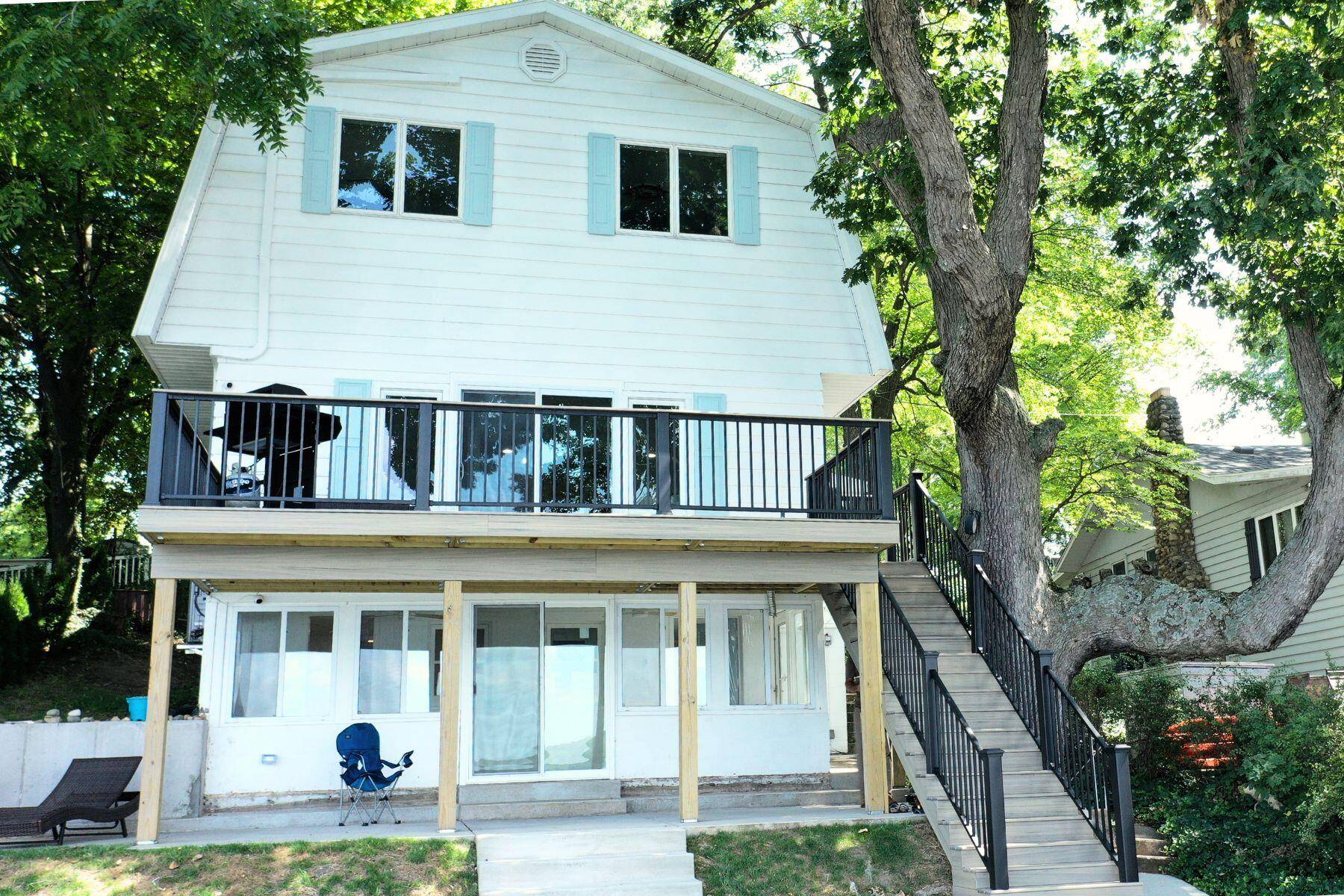 92318 Mariner DR, Keeler Twp, MI 49022