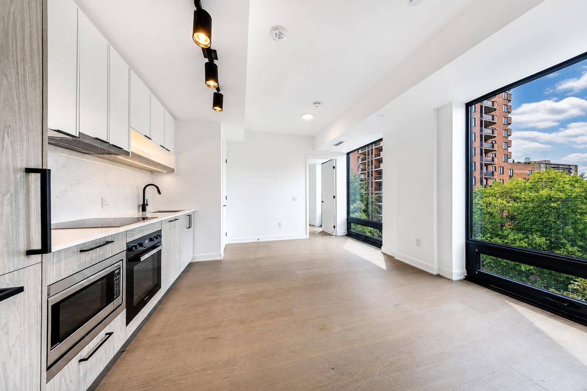 91 Montclair AVE #706, Toronto C03, ON M5P 0B1