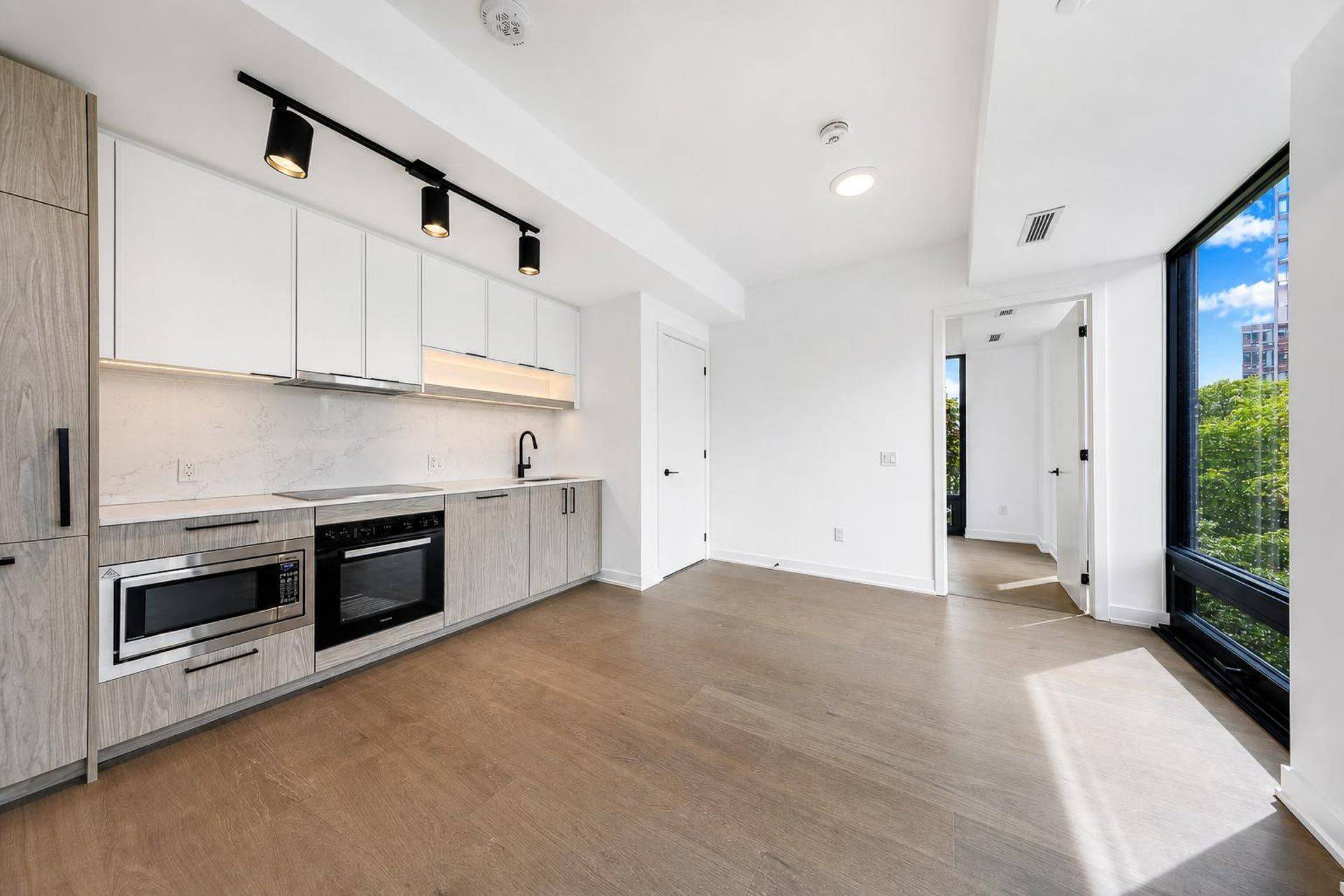 91 Montclair AVE #706, Toronto C03, ON M5P 0B1