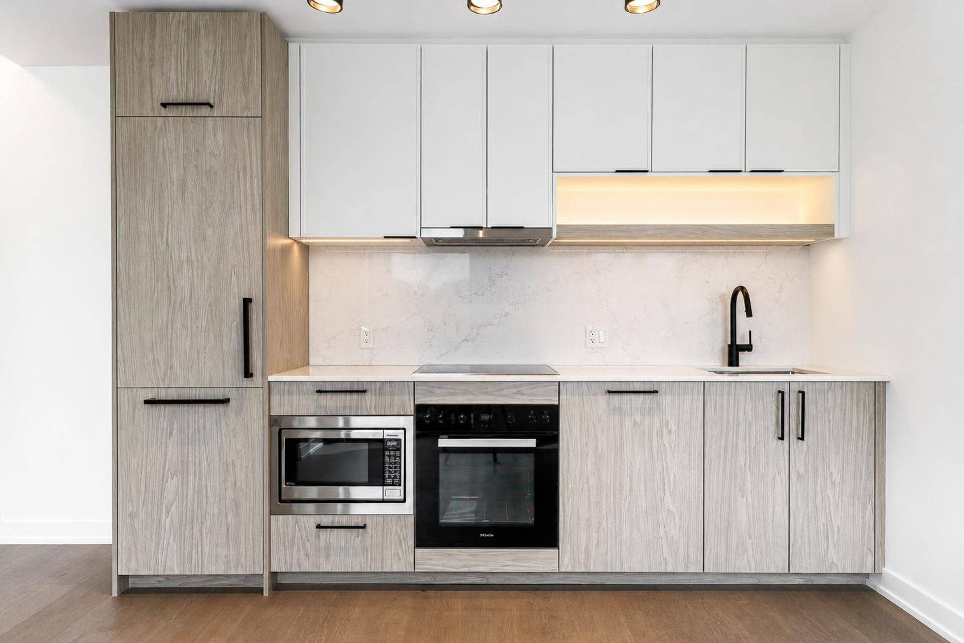 91 Montclair AVE #706, Toronto C03, ON M5P 0B1