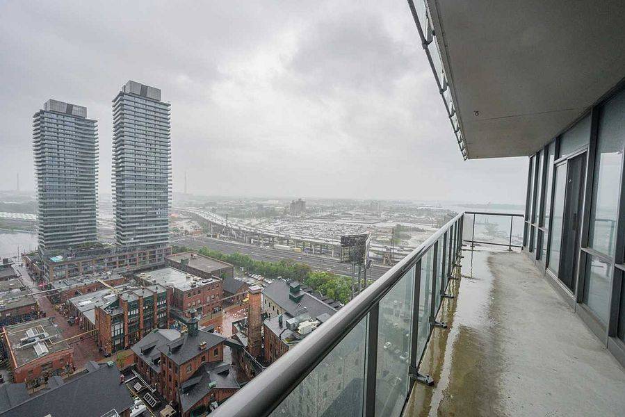 33 Mill ST #1904, Toronto C08, ON M5A 3R3