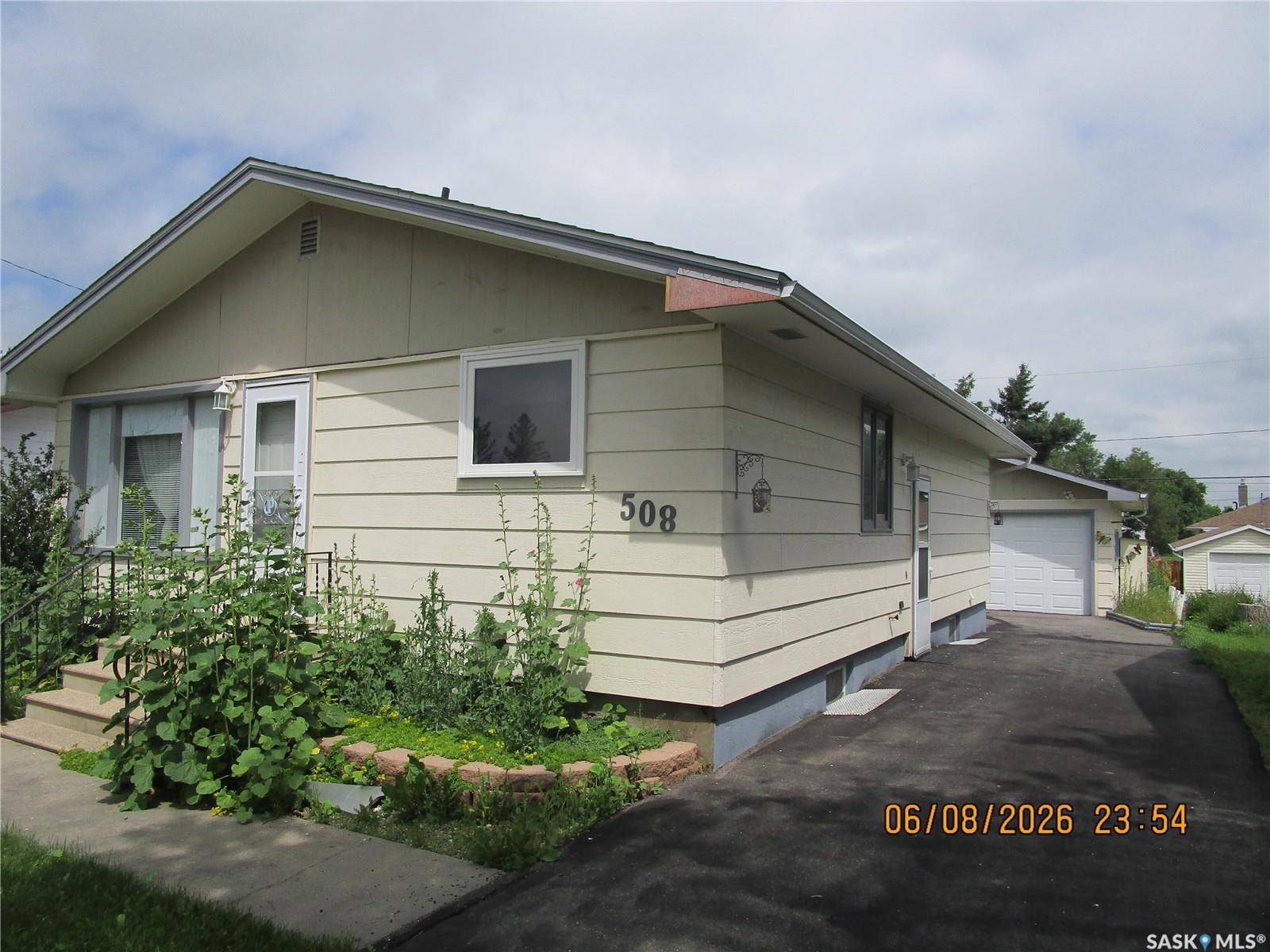 508 6th AVENUE W, Assiniboia, SK S0H 0B0