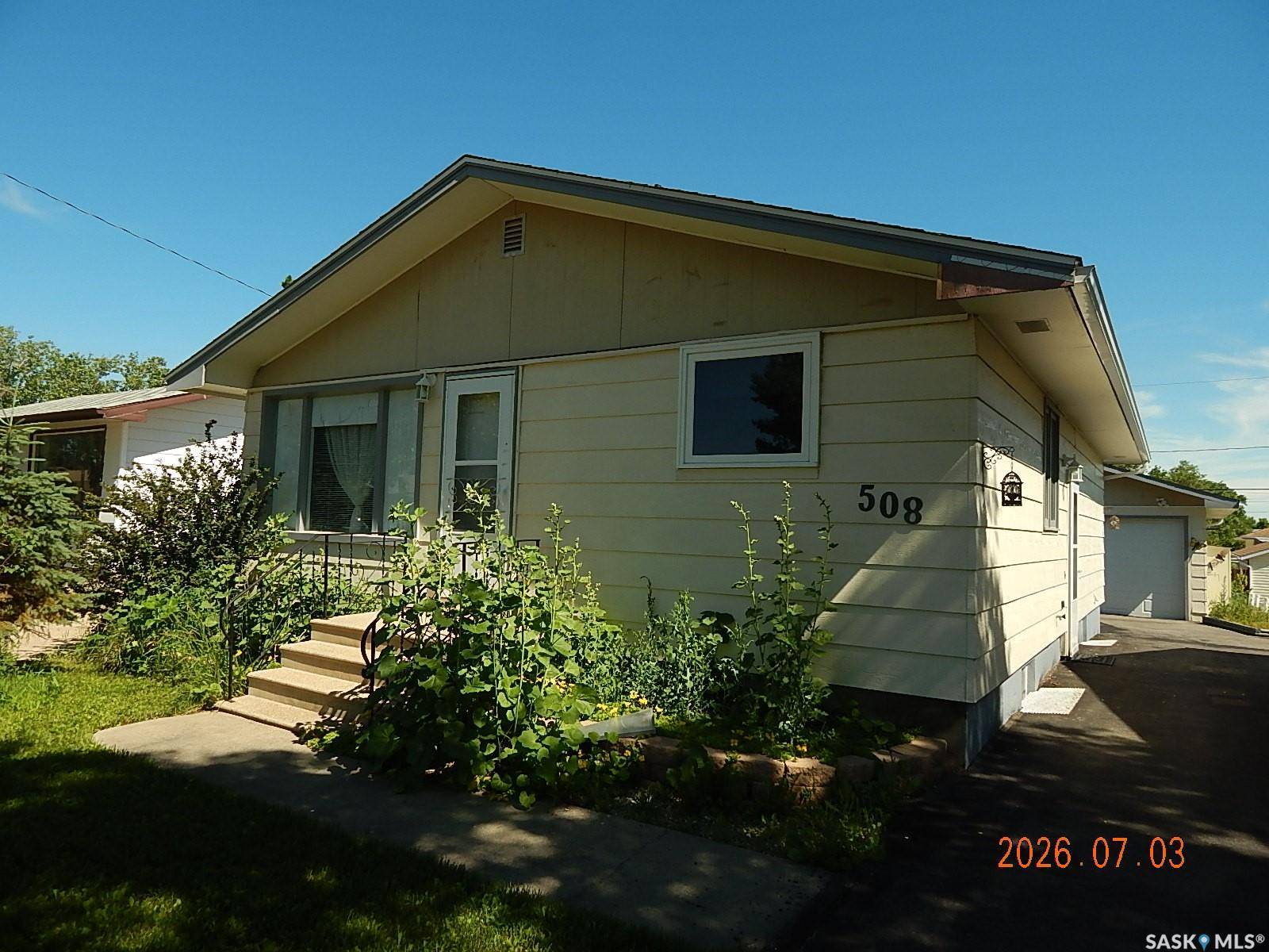 508 6th AVENUE W, Assiniboia, SK S0H 0B0