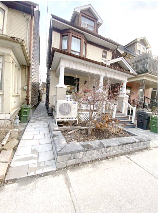81 Hallam ST #Room 201, Toronto W02, ON M6H 1W7
