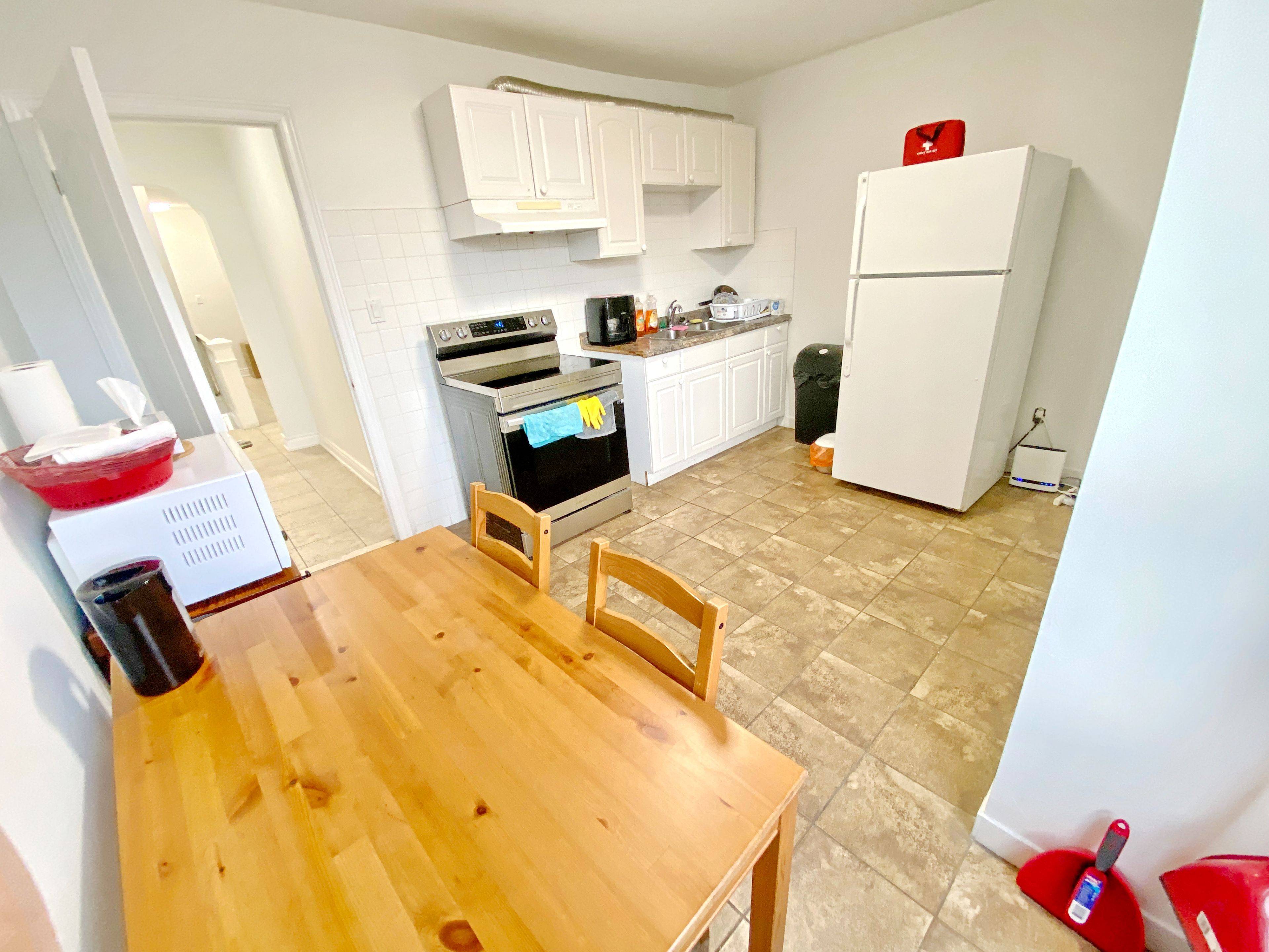81 Hallam ST #Room 201, Toronto W02, ON M6H 1W7