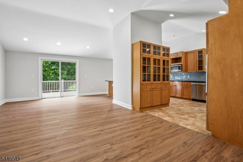 20 Hilltop Rd, Kinnelon Boro, NJ 07405