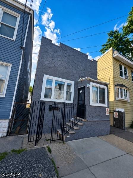 302 N 10Th St, Newark City, NJ 07107