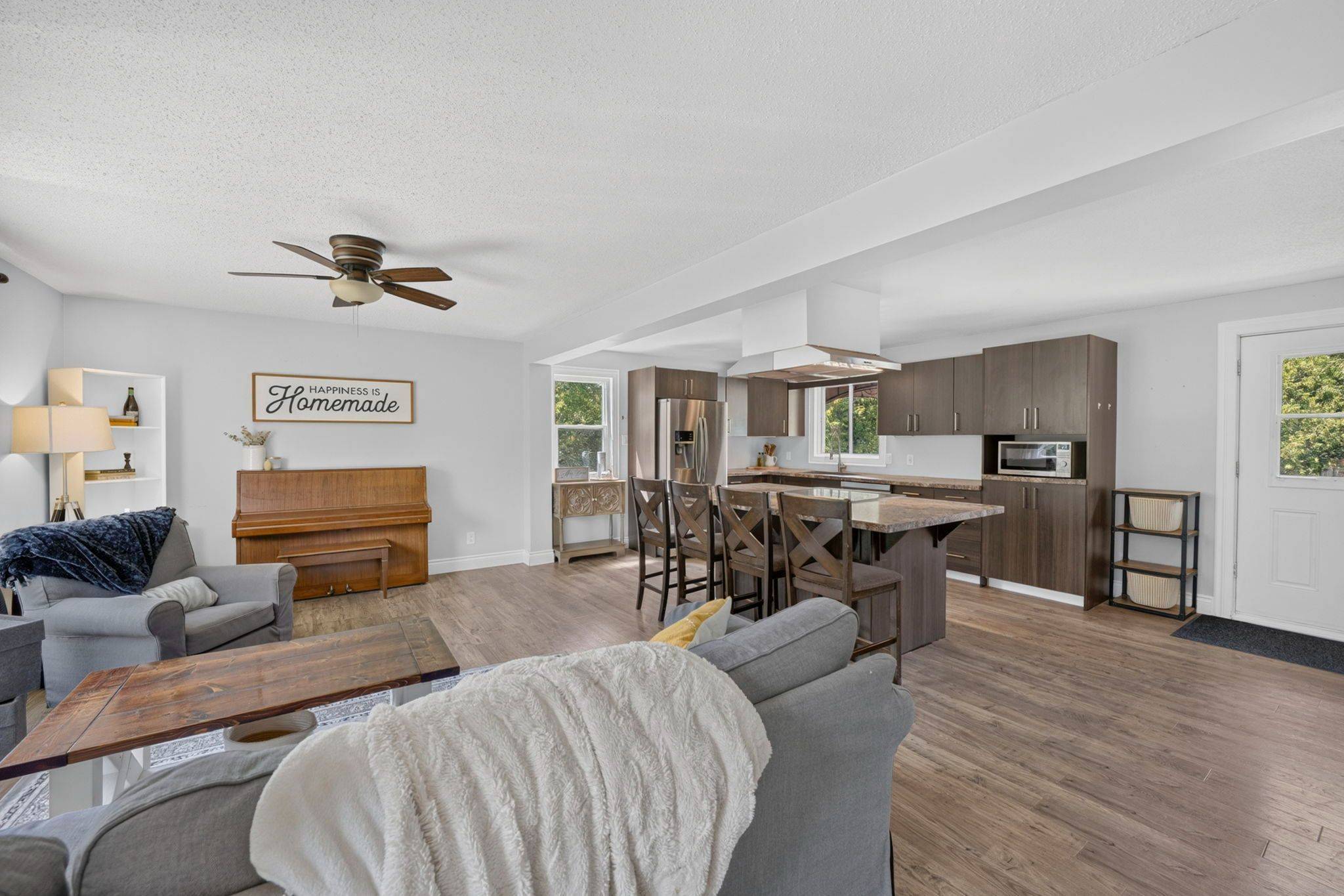 1901 Hollowview RD, Centre Hastings, ON K0K 3E0