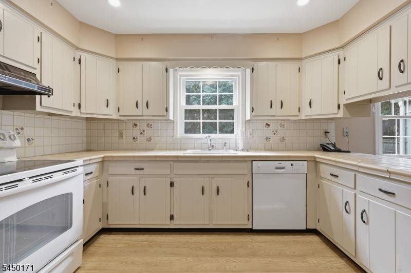 745 Backhus Estate Rd, Lebanon Twp., NJ 08826