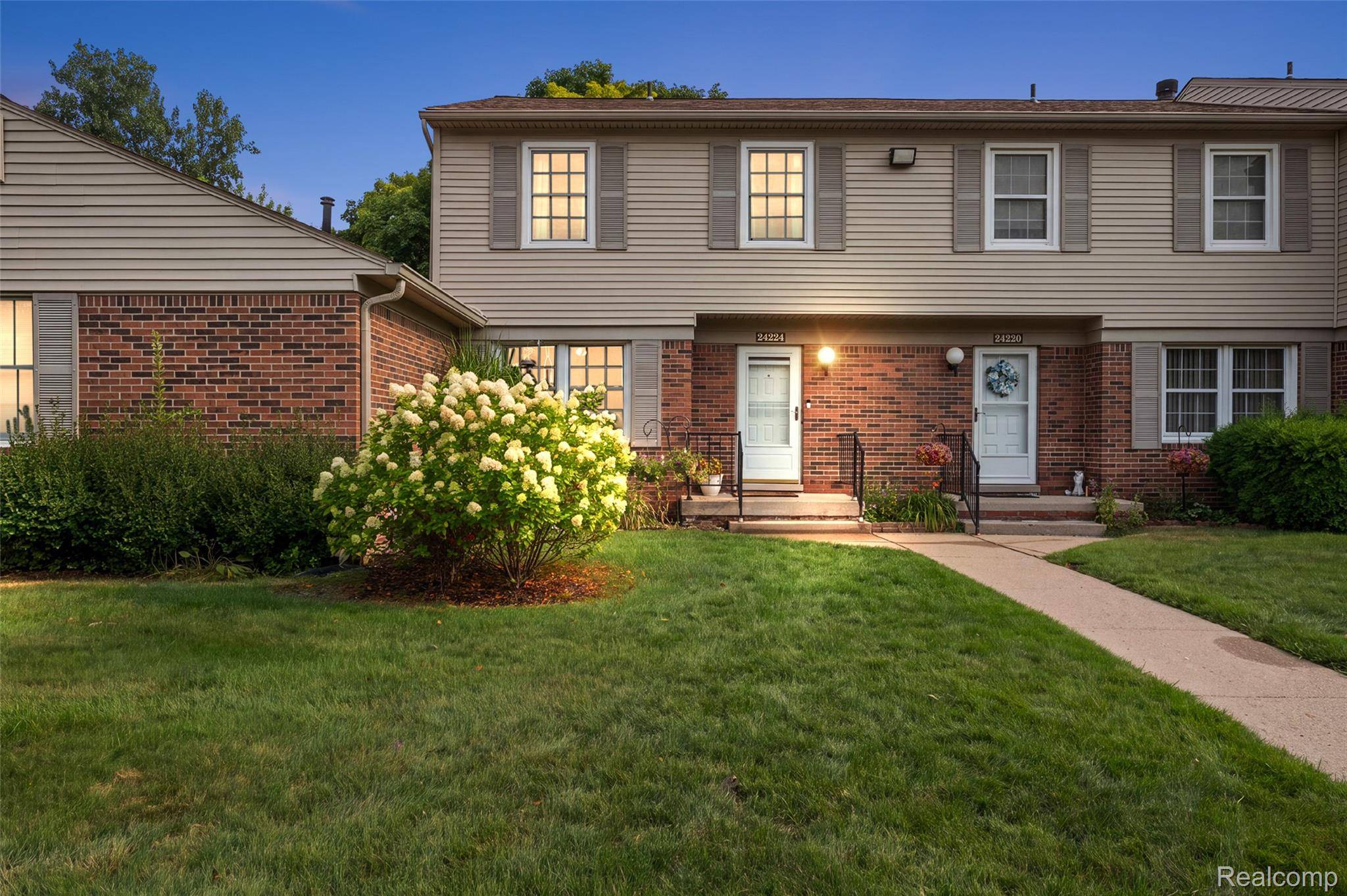 24224 Bashian DR, Novi, MI 48375