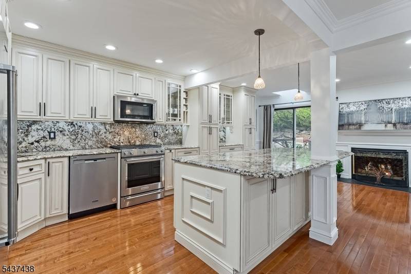22 Averell Dr, Parsippany-troy Hills Twp., NJ 07950