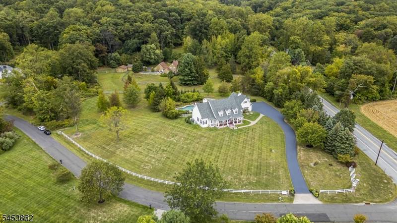 2 Glencree Ln, Clinton Twp., NJ 08833