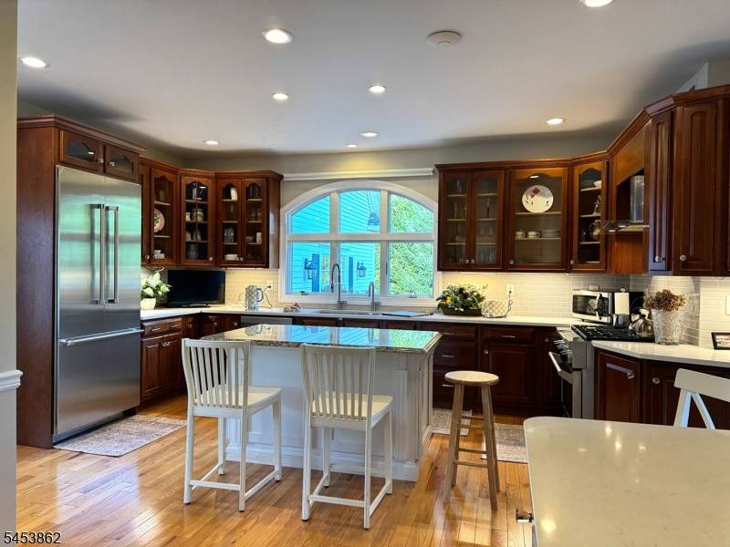 2 Glencree Ln, Clinton Twp., NJ 08833