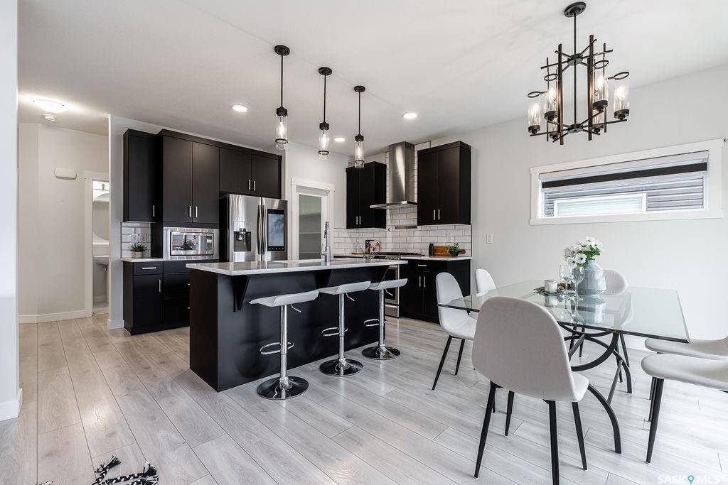 213 Dubois CRESCENT, Saskatoon, SK S7V 0R4