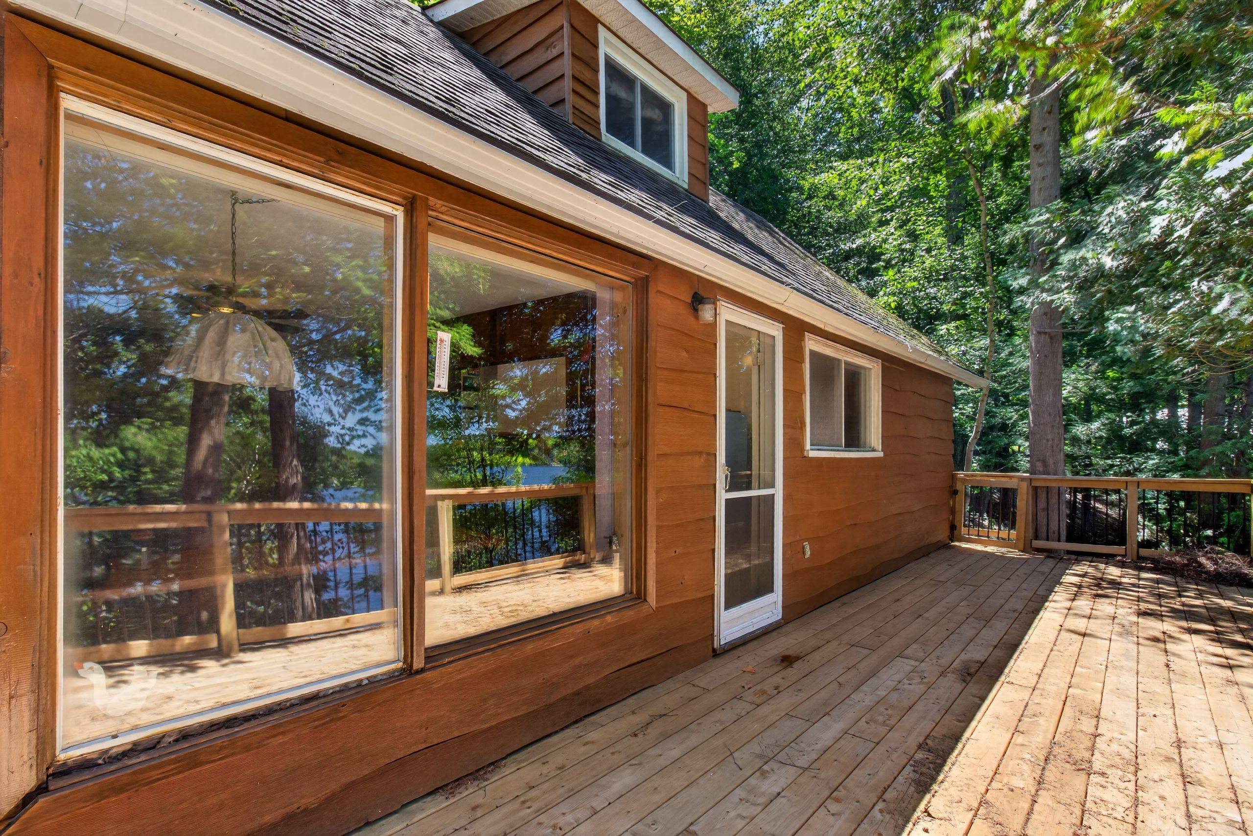 28 Lower Lake LN, South Frontenac, ON K0H 2B0