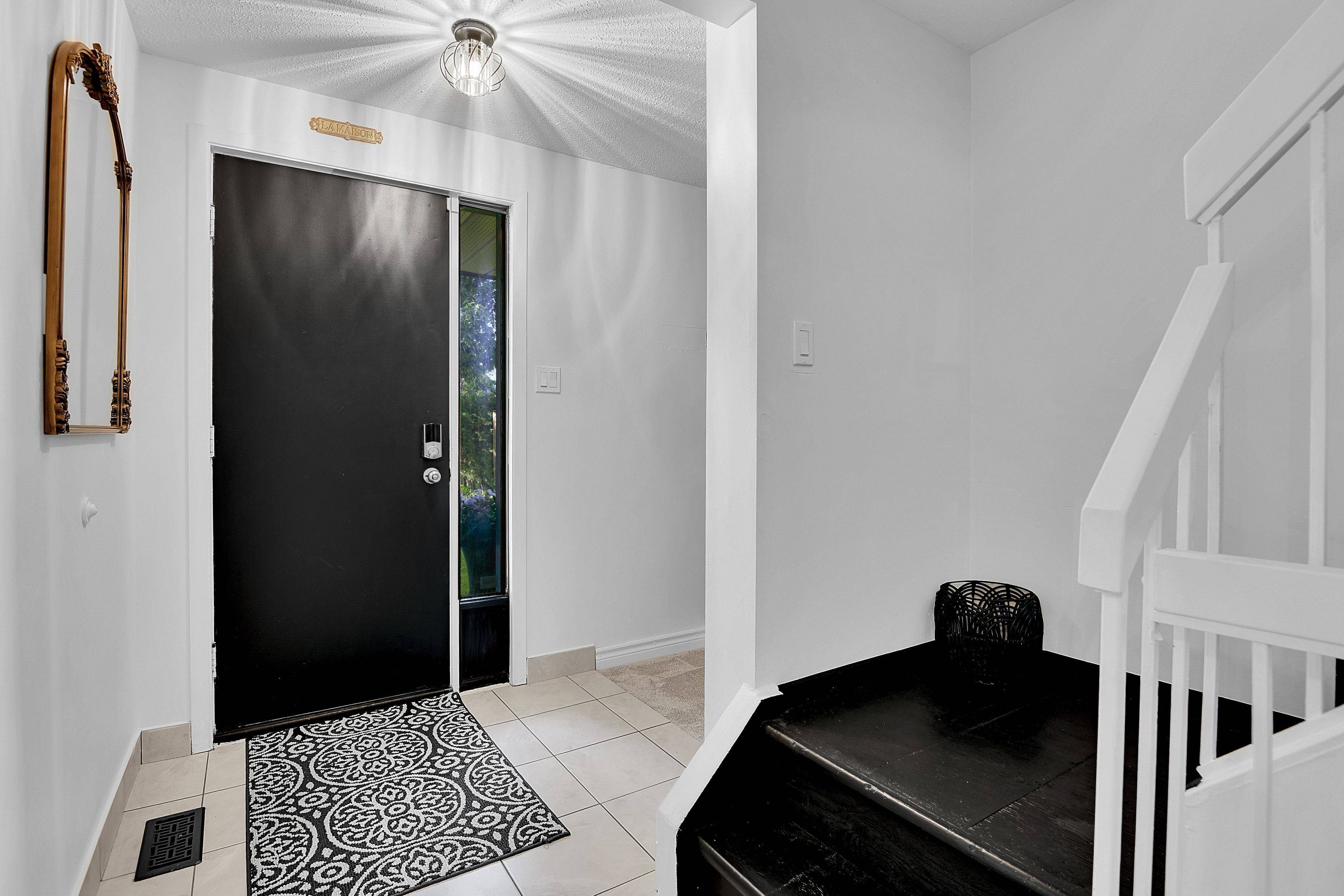 209 SHERWAY DR, Barrhaven, ON K2J 2B3