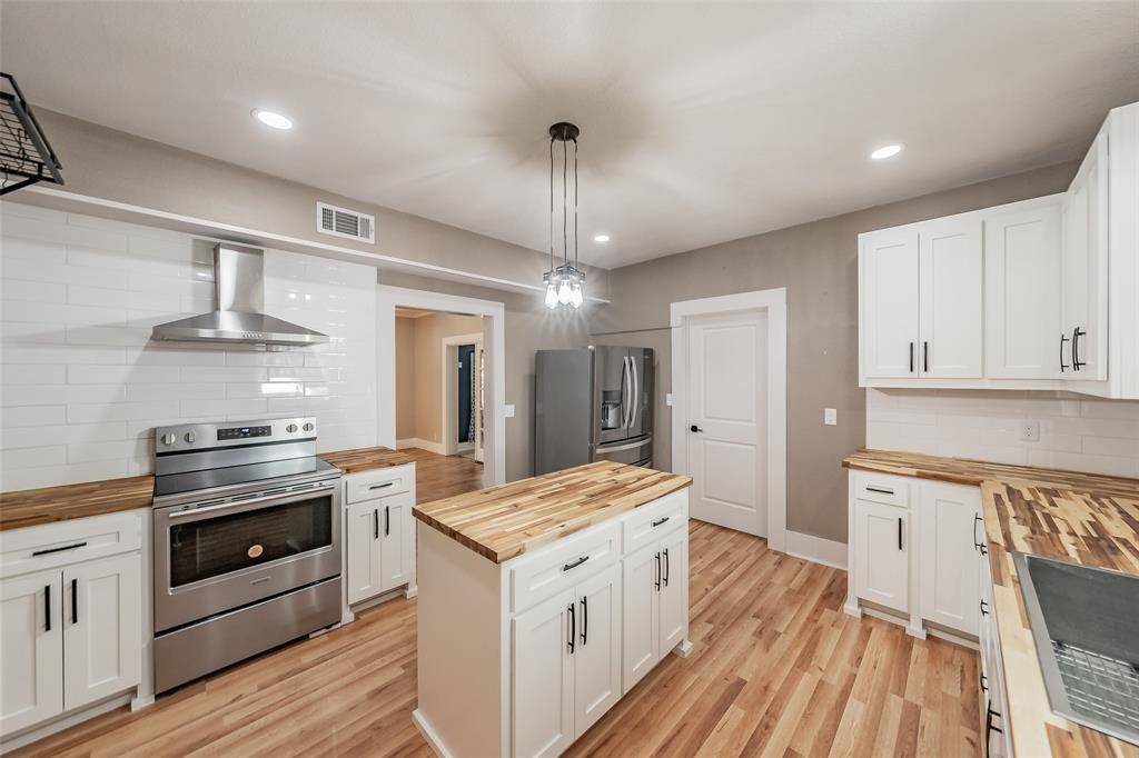 306 Davis Street, Weatherford, TX 76086