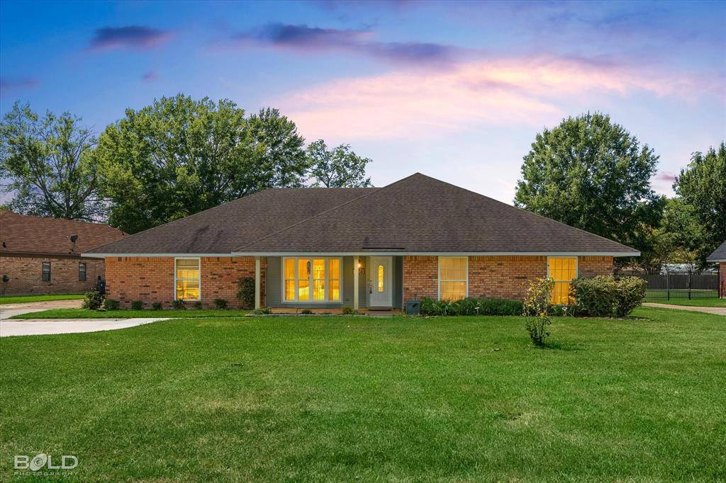 2107 Surrey Lane, Bossier City, LA 71111