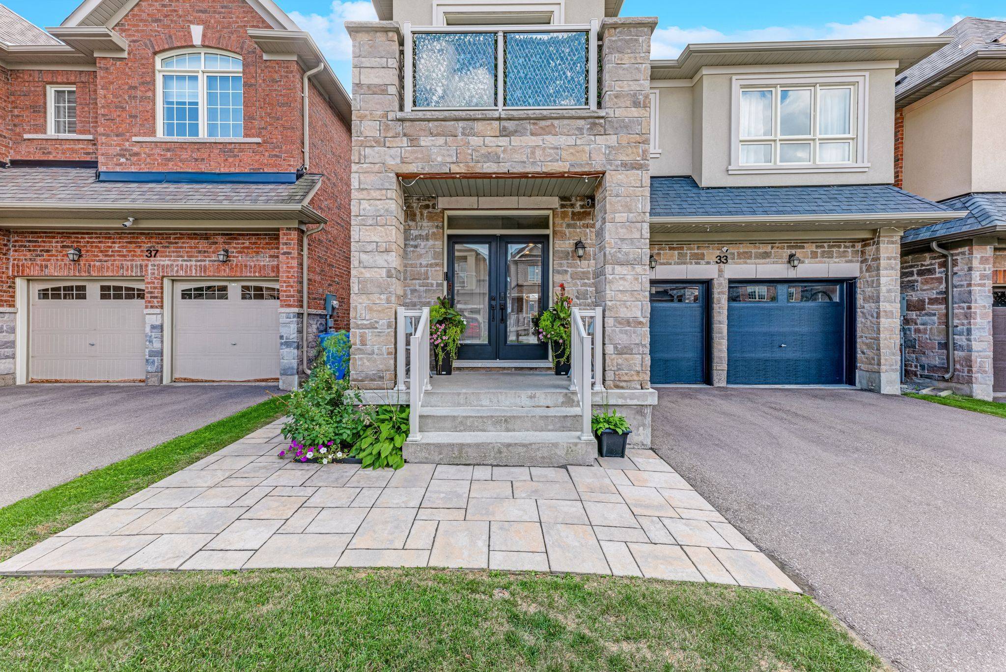 33 Mondial CRES, East Gwillimbury, ON L9N 0S1