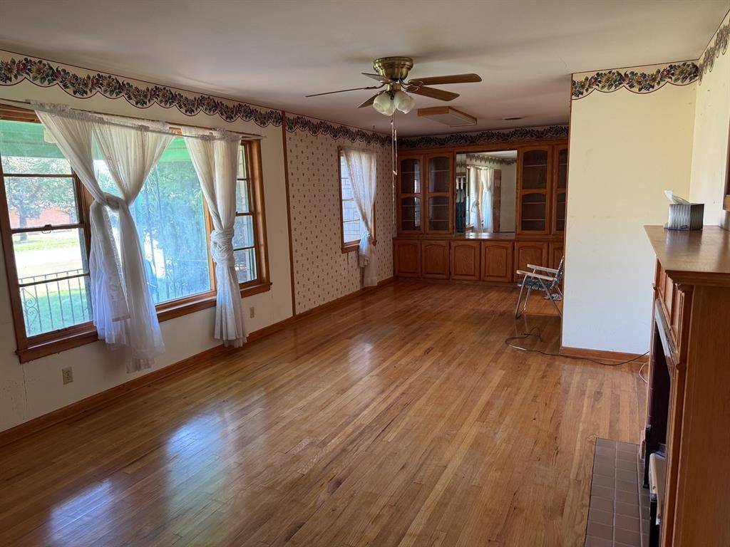 1012 W Custer Street, Seymour, TX 76380