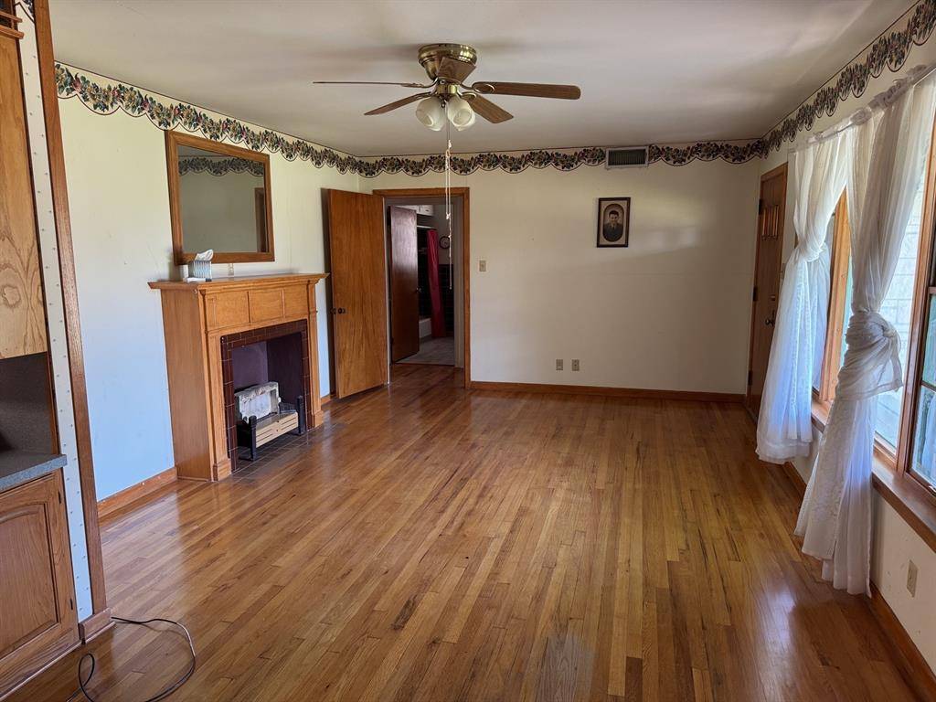 1012 W Custer Street, Seymour, TX 76380
