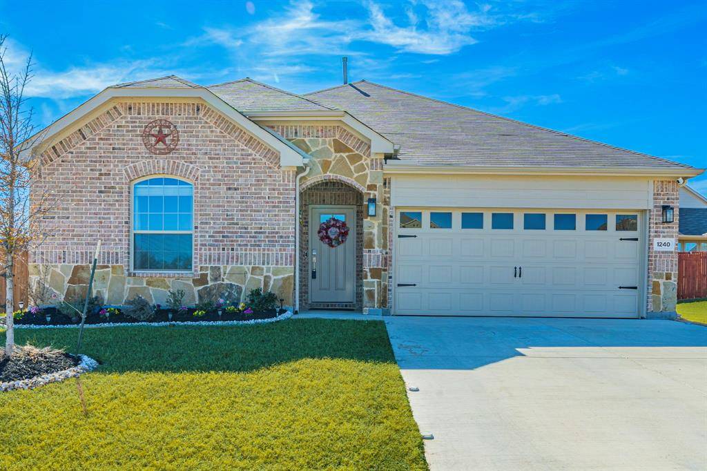 1240 Almond Road, Azle, TX 76020