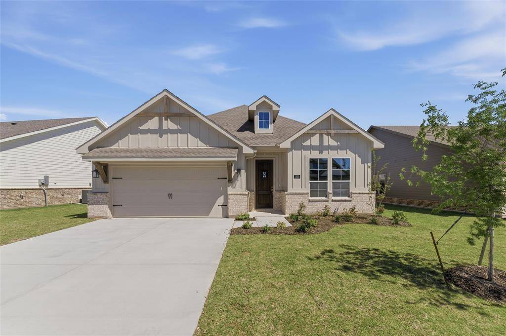 1225 Sabine River Lane, Springtown, TX 76082