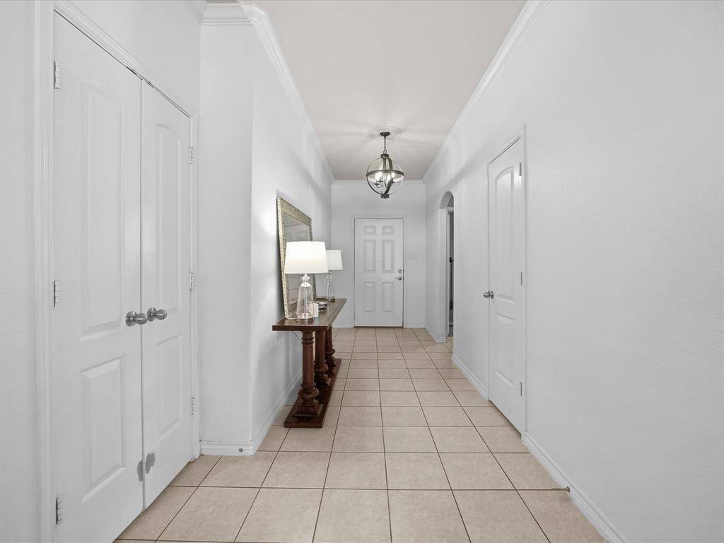 211 Carriage Drive, Willow Park, TX 76087