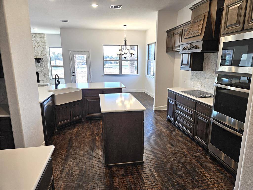 385 Willie's Court, Whitesboro, TX 76273
